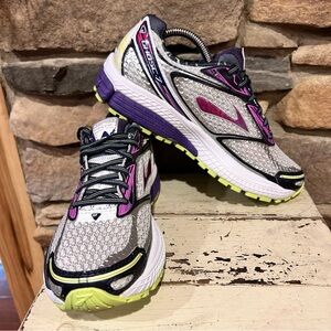 Brooks Women's Ghost 7 Running Shoes - Gray and Purple women’s size 7.5